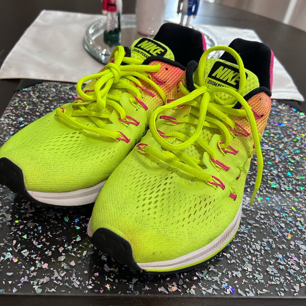 "NIKE" Neon Yellow & Pink Pegasus Sneakers Size 8 - Picture 2 of 4